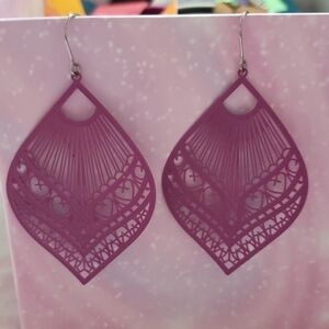 Magenta filigree earrings with hearts. Nwt